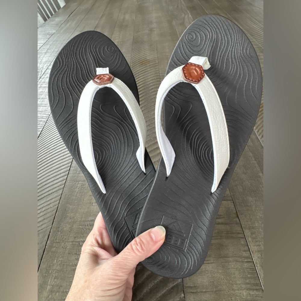 Reef Zen Love Flip Flop Sandals Womens Size 6 (NWOT)